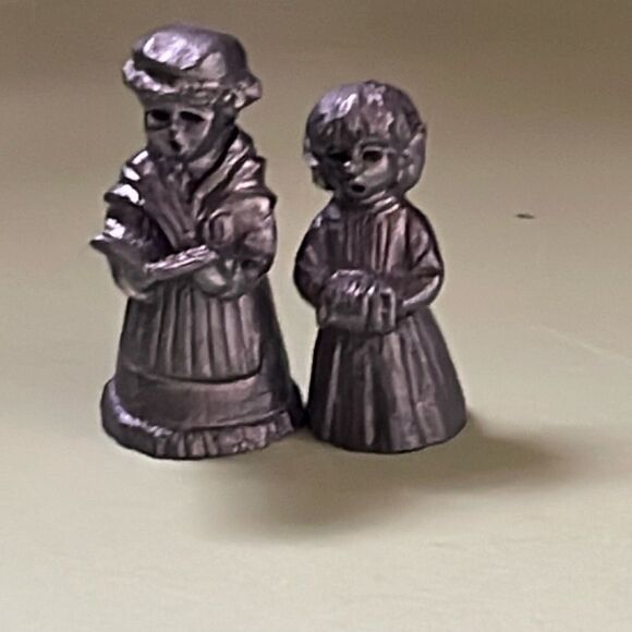 Set of 2 pewter Michael Ricket for RB Bartlett 1988 girls singing carols. - Picture 1 of 8